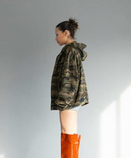 FIG&VIPER（フィグアンドバイパー）の「CAMOスウェットフーディ（パーカー・レディース・カーキ・FREE）」の4枚目の写真