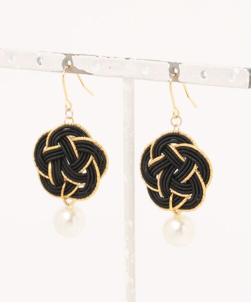 tone（トーン）の「【Shin】[Shin]水引梅結びピアス(MA)（ピアス（両耳用）・レディース・ブラック/レッド/クリーム/ライトグレー/グリーン系その他2/ブラウン系その他/ピンク系その他/ブラック系その他/グレー/ダークグリーン/ホワイト/ブラウン/ベージュ/ブルー系/ブルー系2/パープル/ピンク/サーモンピンク/オレンジ系その他/ピンクベージュ/ホワイト系その他/ブラック系2/ホワイト系/ブルー系3/ピンク系2/ブラック系3/ブルー系4・FREE）」の6枚目の写真