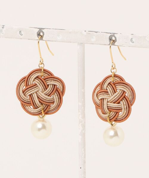tone（トーン）の「【Shin】[Shin]水引梅結びピアス(MA)（ピアス（両耳用）・レディース・ブラック/レッド/クリーム/ライトグレー/グリーン系その他2/ブラウン系その他/ピンク系その他/ブラック系その他/グレー/ダークグリーン/ホワイト/ブラウン/ベージュ/ブルー系/ブルー系2/パープル/ピンク/サーモンピンク/オレンジ系その他/ピンクベージュ/ホワイト系その他/ブラック系2/ホワイト系/ブルー系3/ピンク系2/ブラック系3/ブルー系4・FREE）」の11枚目の写真