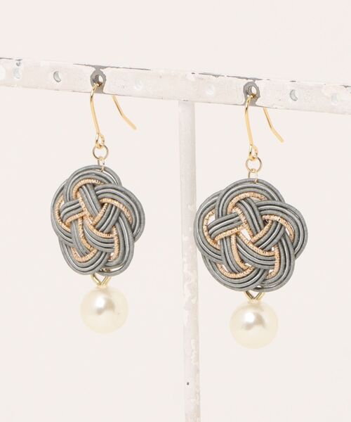 tone（トーン）の「【Shin】[Shin]水引梅結びピアス(MA)（ピアス（両耳用）・レディース・ブラック/レッド/クリーム/ライトグレー/グリーン系その他2/ブラウン系その他/ピンク系その他/ブラック系その他/グレー/ダークグリーン/ホワイト/ブラウン/ベージュ/ブルー系/ブルー系2/パープル/ピンク/サーモンピンク/オレンジ系その他/ピンクベージュ/ホワイト系その他/ブラック系2/ホワイト系/ブルー系3/ピンク系2/ブラック系3/ブルー系4・FREE）」の10枚目の写真