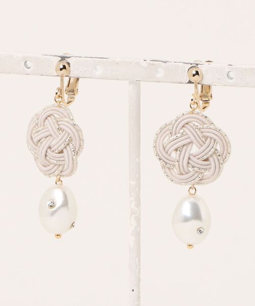 tone（トーン）の「【Shin】[Shin]水引梅結びピアス(MA)（ピアス（両耳用）・レディース・ブラック/レッド/クリーム/ライトグレー/グリーン系その他2/ブラウン系その他/ピンク系その他/ブラック系その他/グレー/ダークグリーン/ホワイト/ブラウン/ベージュ/ブルー系/ブルー系2/パープル/ピンク/サーモンピンク/オレンジ系その他/ピンクベージュ/ホワイト系その他/ブラック系2/ホワイト系/ブルー系3/ピンク系2/ブラック系3/ブルー系4・FREE）」の9枚目の写真