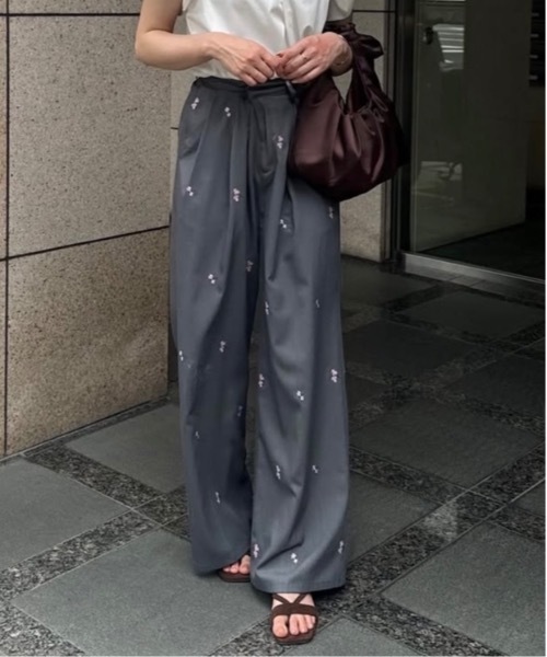 lawgy（ラウジー）の「embroidery flower pants / エンブロイダリー