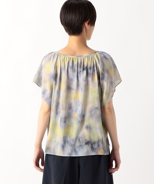 K.T KIYOKO TAKASE(キヨコタカセ)の「【セットアップ対応】強撚割繊アートプリント タックブラウス(シャツ/ブラウス・レディース・ライトグレー・9号/7号)」の6枚目の写真