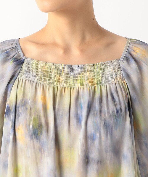 K.T KIYOKO TAKASE(キヨコタカセ)の「【セットアップ対応】強撚割繊アートプリント タックブラウス(シャツ/ブラウス・レディース・ライトグレー・9号/7号)」の7枚目の写真