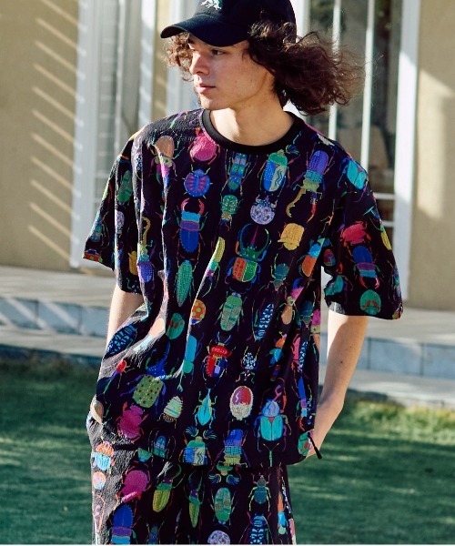 go slow caravan(ゴースローキャラバン)の「ストレッチサッカー 総柄プリント 半袖TEE(Tシャツ/カットソー・メンズ・ブラック/ネイビー/チャコールグレー・SMALL/MEDIUM/LARGE/X-LARGE)」の3枚目の写真