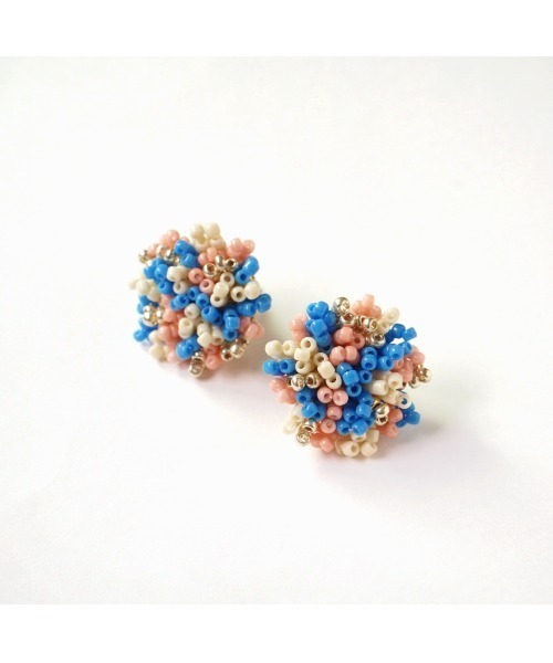 tone(トーン)の「【colore】】【金属アレルギー対応】ニュアンス柄 ビーズの大粒ピアス(MA)(ピアス(両耳用)・レディース・サックスブルー/ブルー系その他・FREE)」の1枚目の写真