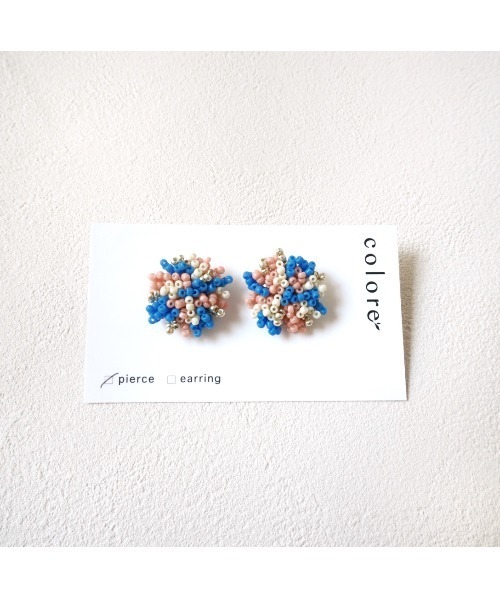 tone(トーン)の「【colore】】【金属アレルギー対応】ニュアンス柄 ビーズの大粒ピアス(MA)(ピアス(両耳用)・レディース・サックスブルー/ブルー系その他・FREE)」の2枚目の写真