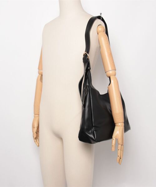 gossip!ロサンゼルス(ゴシップロサンゼルス)の「【Y2Kガーリー】ベーシック大容量ショルダーバッグ(ショルダーバッグ・レディース・オフホワイト/ブラック・FREE)」の16枚目の写真