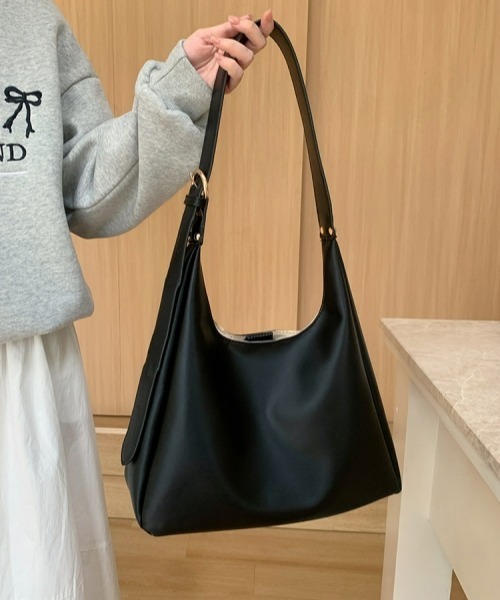 gossip!ロサンゼルス(ゴシップロサンゼルス)の「【Y2Kガーリー】ベーシック大容量ショルダーバッグ(ショルダーバッグ・レディース・オフホワイト/ブラック・FREE)」の3枚目の写真