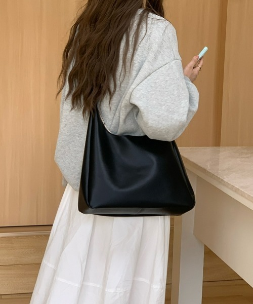 gossip!ロサンゼルス(ゴシップロサンゼルス)の「【Y2Kガーリー】ベーシック大容量ショルダーバッグ(ショルダーバッグ・レディース・オフホワイト/ブラック・FREE)」の6枚目の写真