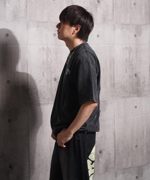 1111clothing(ワンフォークロージング)の「硫化染め カットオフアップリケ Tシャツ / Sulfur-dyed cut-off applique T-shirt(Tシャツ/カットソー・メンズ・カーキ/ブラック・M/L/XL)」の10枚目の写真