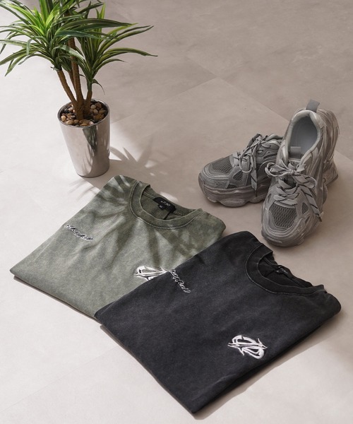 1111clothing(ワンフォークロージング)の「硫化染め カットオフアップリケ Tシャツ / Sulfur-dyed cut-off applique T-shirt(Tシャツ/カットソー・メンズ・カーキ/ブラック・M/L/XL)」の3枚目の写真