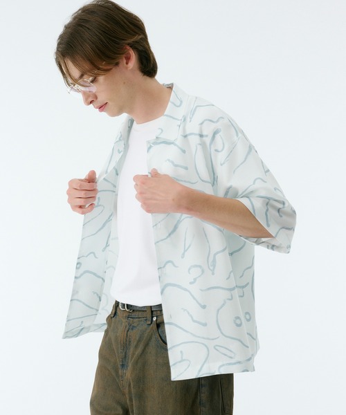 PUBLIC TOKYO(パブリックトウキョウ)の「アブストラクトアートプリント柄シャツ /夏服/ウォッシャブル/半袖/防シワ(シャツ/ブラウス・メンズ・ブルー/サックスブルー・1/2)」の13枚目の写真