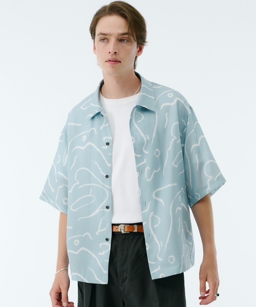 PUBLIC TOKYO(パブリックトウキョウ)の「アブストラクトアートプリント柄シャツ /夏服/ウォッシャブル/半袖/防シワ(シャツ/ブラウス・メンズ・ブルー/サックスブルー・1/2)」の20枚目の写真