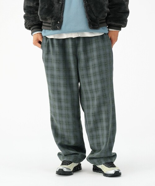 BEAMS(ビームス)の「ワイドテーパード ブークレ チェック イージーパンツ(その他パンツ・メンズ・チャコールグレー/ブラウン系その他4・S/M/L/XL)」の2枚目の写真