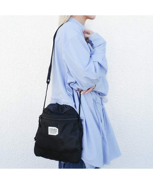FREDRIK PACKERS(フレドリックパッカーズ)の「【FREDRIK PACKERS】BELL SACK <M> ベル サック Mサイズ ショルダーバッグ(ショルダーバッグ・レディース・ブラック/ダークベージュ・MEDIUM)」の3枚目の写真