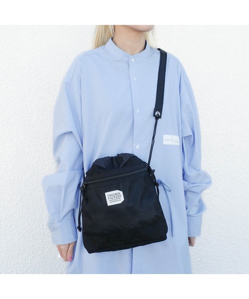 FREDRIK PACKERS(フレドリックパッカーズ)の「【FREDRIK PACKERS】BELL SACK <M> ベル サック Mサイズ ショルダーバッグ(ショルダーバッグ・レディース・ブラック/ダークベージュ・MEDIUM)」の4枚目の写真