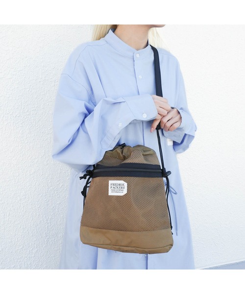 FREDRIK PACKERS(フレドリックパッカーズ)の「【FREDRIK PACKERS】BELL SACK <M> ベル サック Mサイズ ショルダーバッグ(ショルダーバッグ・レディース・ブラック/ダークベージュ・MEDIUM)」の15枚目の写真