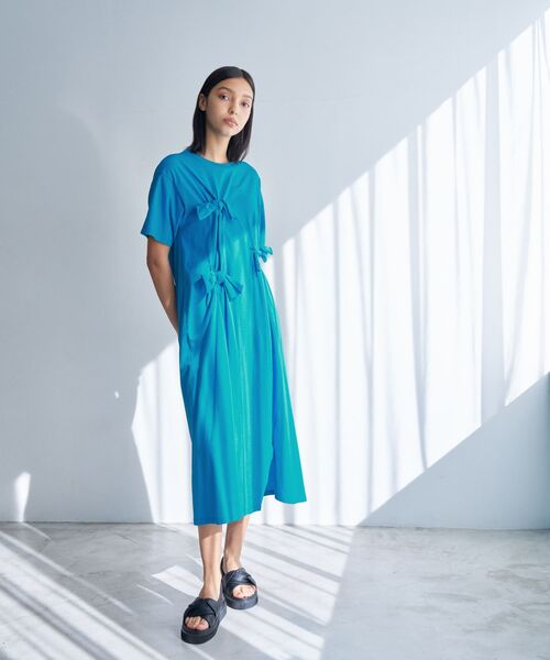 LANVIN en Bleu(ランバンオンブルー)の「ノットリボンカットソーワンピース(ワンピース・レディース・ブルー/オフホワイト/ブラック・38)」の4枚目の写真