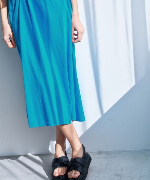 LANVIN en Bleu(ランバンオンブルー)の「ノットリボンカットソーワンピース(ワンピース・レディース・ブルー/オフホワイト/ブラック・38)」の9枚目の写真