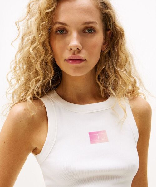 tommy jeans(トミー ジーンズ)の「スリムグラデーションフラッグタンクトップ(Tシャツ/カットソー・レディース・ホワイト/ピンク・SMALL/MEDIUM/X-SMALL)」の6枚目の写真