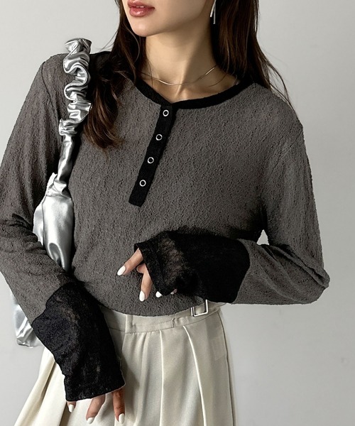 mily bilet(ミウィビレット)の「【mily bilet】シンプルさの中にフェミニンさをプラスしたデザイン。袖配色レースヘンリーカットソー(長袖)(Tシャツ/カットソー・レディース・チャコールグレー/モカ/ブラック/アイボリー・LARGE/MEDIUM/SMALL/X-LARGE)」の19枚目の写真