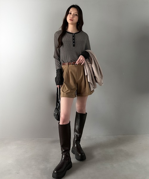 mily bilet(ミウィビレット)の「【mily bilet】シンプルさの中にフェミニンさをプラスしたデザイン。袖配色レースヘンリーカットソー(長袖)(Tシャツ/カットソー・レディース・チャコールグレー/モカ/ブラック/アイボリー・LARGE/MEDIUM/SMALL/X-LARGE)」の13枚目の写真