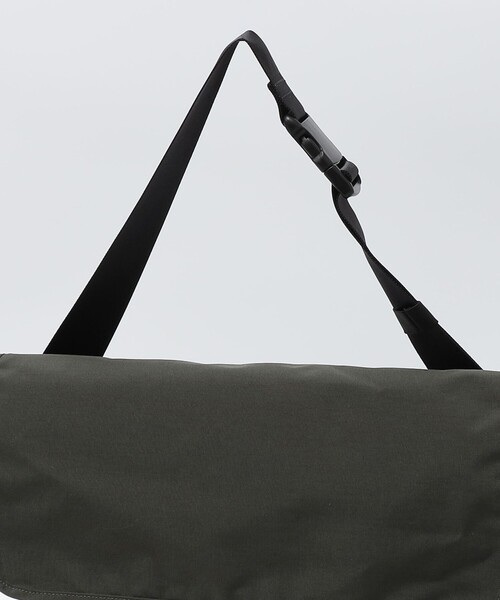 STANDARD SUPPLY(スタンダードサプライ)の「【SHIPS別注】STANDARD SUPPLY: フラップ メッセンジャー バッグ(メッセンジャーバッグ・メンズ・ブラック/ダークグレー・ONE SIZE)」の3枚目の写真