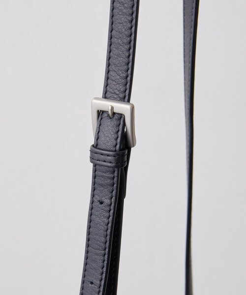 ear PAPILLONNER（イアパピヨネ）の「【kawa-kawa(カワカワ】NO1517 kuchiganeギャザーポシェットバッグ（ショルダーバッグ・レディース・ブラック/ブルー・FREE）」の10枚目の写真