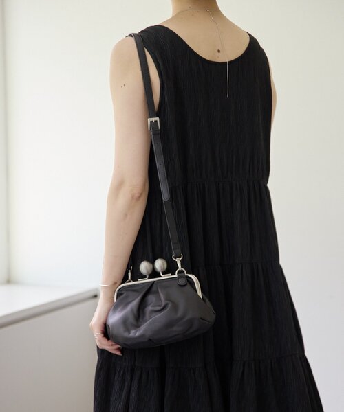 ear PAPILLONNER（イアパピヨネ）の「【kawa-kawa(カワカワ】NO1517 kuchiganeギャザーポシェットバッグ（ショルダーバッグ・レディース・ブラック/ブルー・FREE）」の17枚目の写真