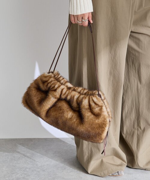 RIVE DROITE（リヴドロワ）の「【シーズンムードを高める】フェイクファードローストリングバッグ（ハンドバッグ・レディース・ダークブラウン/キャメル・FREE）」の16枚目の写真