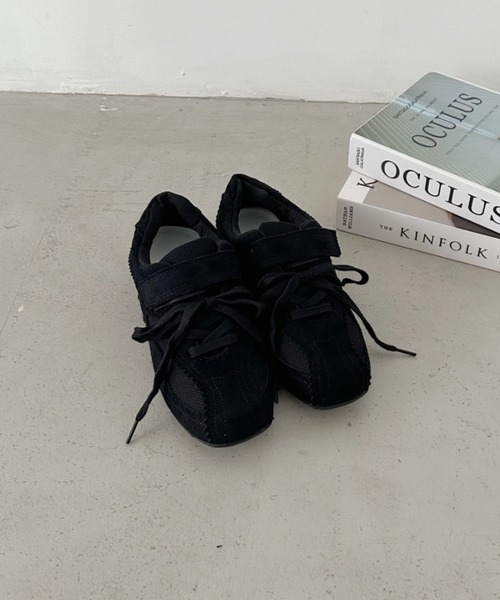 CLEA（クレア）の「フェイクスウェードベルトスニーカー（スニーカー・レディース・ブラウン/グレー/ブラック・23.5cm/24.5cm）」の10枚目の写真