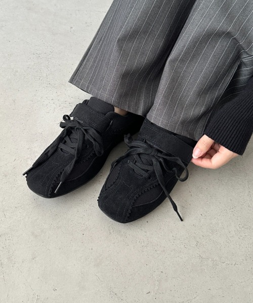 CLEA（クレア）の「フェイクスウェードベルトスニーカー（スニーカー・レディース・ブラウン/グレー/ブラック・23.5cm/24.5cm）」の9枚目の写真