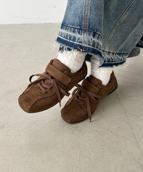CLEA（クレア）の「フェイクスウェードベルトスニーカー（スニーカー・レディース・ブラウン/グレー/ブラック・23.5cm/24.5cm）」の20枚目の写真