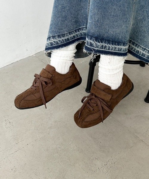 CLEA（クレア）の「フェイクスウェードベルトスニーカー（スニーカー・レディース・ブラウン/グレー/ブラック・23.5cm/24.5cm）」の22枚目の写真