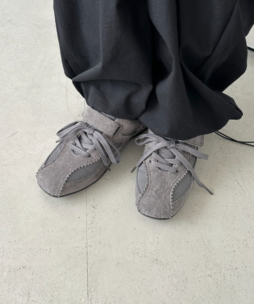 CLEA（クレア）の「フェイクスウェードベルトスニーカー（スニーカー・レディース・ブラウン/グレー/ブラック・23.5cm/24.5cm）」の12枚目の写真
