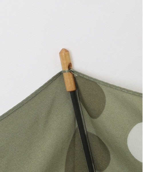 392 plusm（サンキューニプリュスエム）の「392 plus m umbrella long 長傘（長傘・レディース・ブラック系1/ブラック系2/ブラウン系1/ブラウン系2/ベージュ系1/ベージュ系2/グリーン系2/ネイビー系1/ブルー系1/イエロー系1/イエロー系2/イエロー系3/レッド系1・60cm）」の17枚目の写真