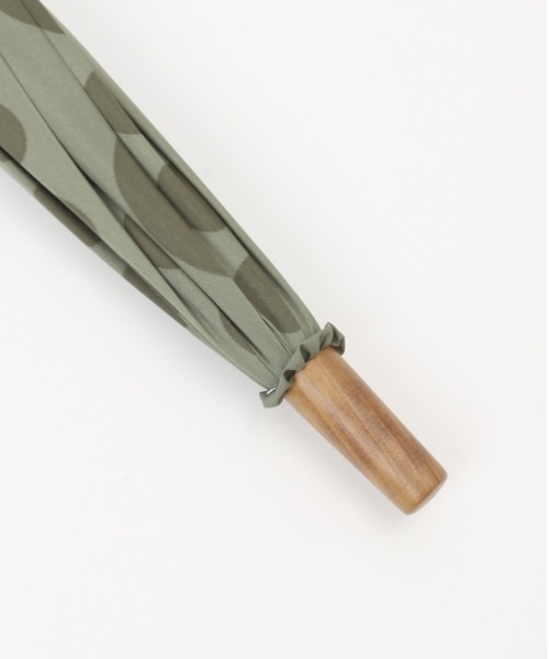 392 plusm（サンキューニプリュスエム）の「392 plus m umbrella long 長傘（長傘・レディース・ブラック系1/ブラック系2/ブラウン系1/ブラウン系2/ベージュ系1/ベージュ系2/グリーン系2/ネイビー系1/ブルー系1/イエロー系1/イエロー系2/イエロー系3/レッド系1・60cm）」の22枚目の写真