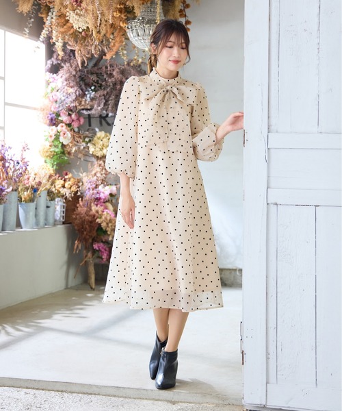 Rose Tiara（ローズティアラ）の「オーガンジーフロッキードットリボンワンピース（ワンピース・レディース・ベージュ/ブラック・38/42/46）」の5枚目の写真