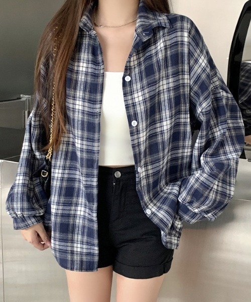 yuue' ( wear )（ユーイ）の「オーバーサイズチェック長袖シャツ（シャツ/ブラウス・レディース・グリーン/イエロー/ネイビー/ブルー/ブラック/レッド/ブラック系その他/ブラック系その他2/レッド系その他/ブルー系その他/イエロー系その他・FREE）」の5枚目の写真