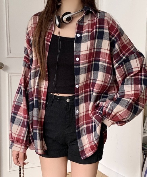 yuue' ( wear )（ユーイ）の「オーバーサイズチェック長袖シャツ（シャツ/ブラウス・レディース・グリーン/イエロー/ネイビー/ブルー/ブラック/レッド/ブラック系その他/ブラック系その他2/レッド系その他/ブルー系その他/イエロー系その他・FREE）」の11枚目の写真