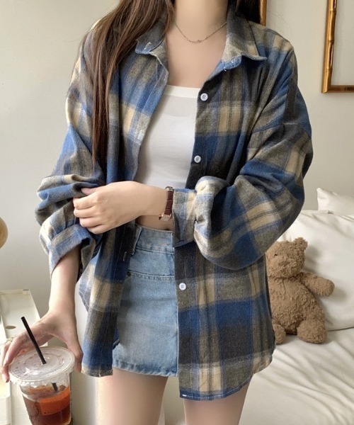 yuue' ( wear )（ユーイ）の「オーバーサイズチェック長袖シャツ（シャツ/ブラウス・レディース・グリーン/イエロー/ネイビー/ブルー/ブラック/レッド/ブラック系その他/ブラック系その他2/レッド系その他/ブルー系その他/イエロー系その他・FREE）」の6枚目の写真