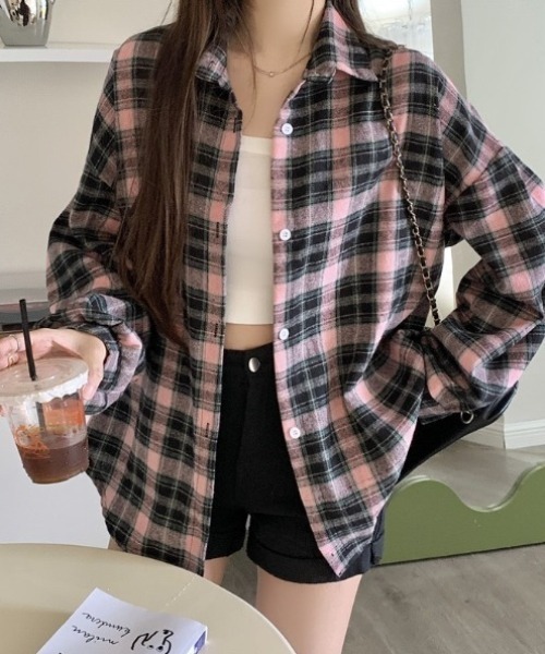 yuue' ( wear )（ユーイ）の「オーバーサイズチェック長袖シャツ（シャツ/ブラウス・レディース・グリーン/イエロー/ネイビー/ブルー/ブラック/レッド/ブラック系その他/ブラック系その他2/レッド系その他/ブルー系その他/イエロー系その他・FREE）」の4枚目の写真