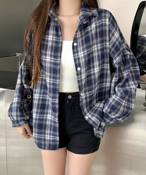 yuue' ( wear )（ユーイ）の「オーバーサイズチェック長袖シャツ（シャツ/ブラウス・レディース・グリーン/イエロー/ネイビー/ブルー/ブラック/レッド/ブラック系その他/ブラック系その他2/レッド系その他/ブルー系その他/イエロー系その他・FREE）」の16枚目の写真