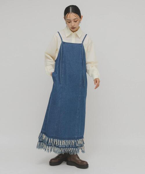 KBF(ケイビーエフ)の「フリンジデニムキャミワンピース(ワンピース・レディース・ライトブルー/ブルー・ONE)」の3枚目の写真