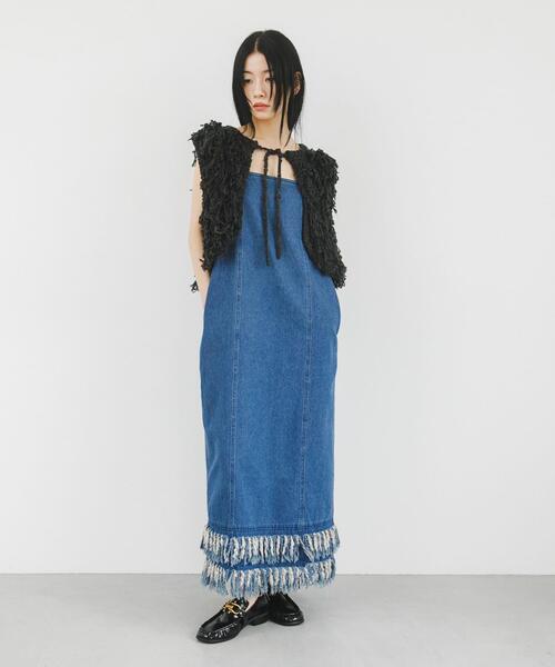 KBF(ケイビーエフ)の「フリンジデニムキャミワンピース(ワンピース・レディース・ライトブルー/ブルー・ONE)」の6枚目の写真