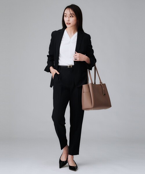 UNTITLED（アンタイトル）の「【洗える/ストレッチ/通勤】Vネックブラウス（シャツ/ブラウス・レディース・ブラック/ライトグレー/ホワイト・46/44/04/03/02/01/00/50/48）」の7枚目の写真