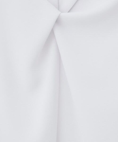 UNTITLED（アンタイトル）の「【洗える/ストレッチ/通勤】Vネックブラウス（シャツ/ブラウス・レディース・ブラック/ライトグレー/ホワイト・46/44/04/03/02/01/00/50/48）」の12枚目の写真