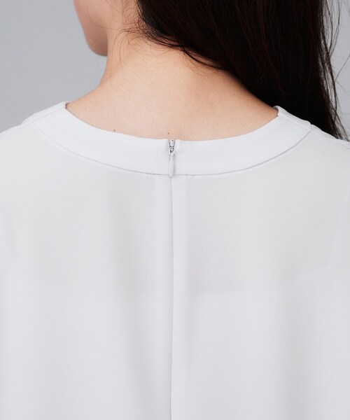 UNTITLED（アンタイトル）の「【洗える/ストレッチ/通勤】Vネックブラウス（シャツ/ブラウス・レディース・ブラック/ライトグレー/ホワイト・46/44/04/03/02/01/00/50/48）」の21枚目の写真