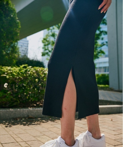 RVCA(ルーカ)の「RVCA/ルーカ HENRY NECK SLIM DRESS リブワンピース サイドスリット BF044-351(ワンピース・レディース・ブラック/ベージュ/杢グレー・M)」の6枚目の写真